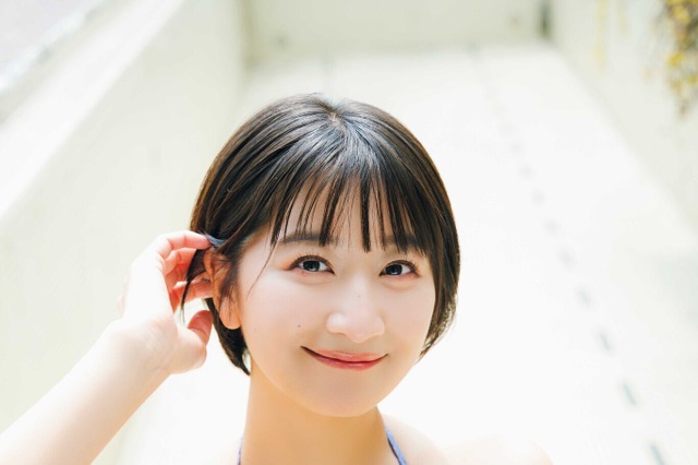 榎原依那、水着からこぼれ落ちそうな豊満バストを見せつけ！ 「ヤングアニマルWeb」 画像