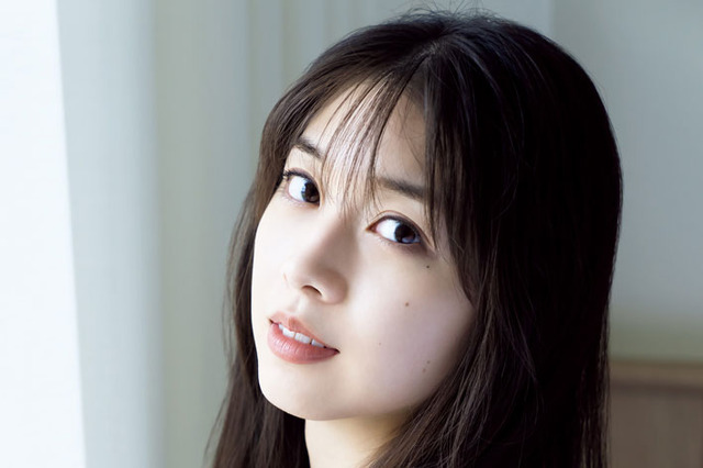 モー娘。牧野真莉愛の『全集』が電子書籍で配信！ 道重さゆみとのコラボグラビアも収録 画像