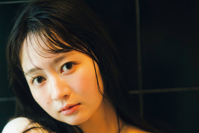 元SKE48・江籠裕奈、濡れTシャツの美肌ショット！『FLASH』最新号で3rd写真集先行カット公開 画像