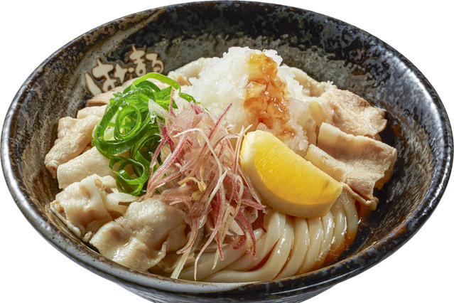 はなまるうどん、薬味のアクセントがたまらない新メニュー「3種薬味豚しゃぶうどん」が販売中！ 画像