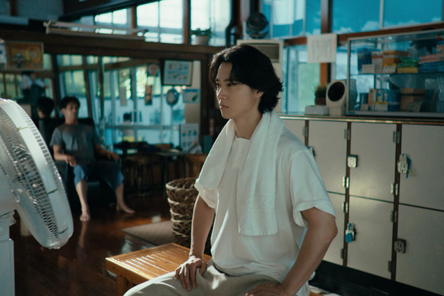 山﨑賢人と上白石萌音が昔ながらの銭湯へ！ サントリー生ビールの新CMが放映開始 画像