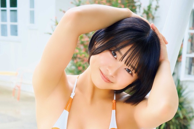 ショートカット美少女・桑島海空、無邪気な笑顔で“夏全開”の水着グラビア！ 画像