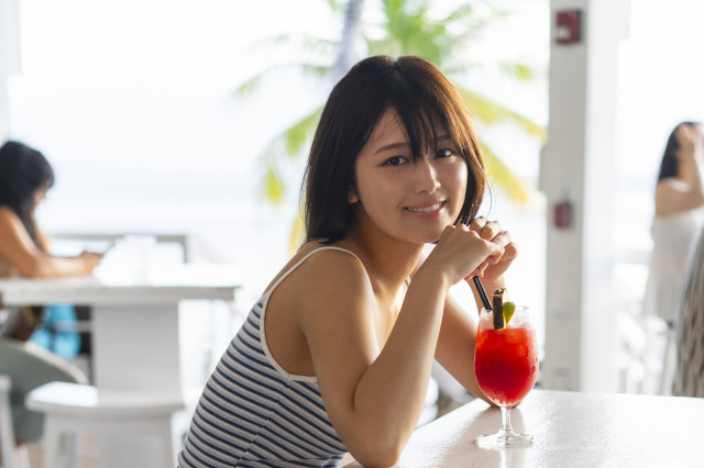 元SKE48・北野瑠華、グアムのプールで撮り下ろしグラビア!『グラパラっ!』コラボ写真集が発売決定 画像