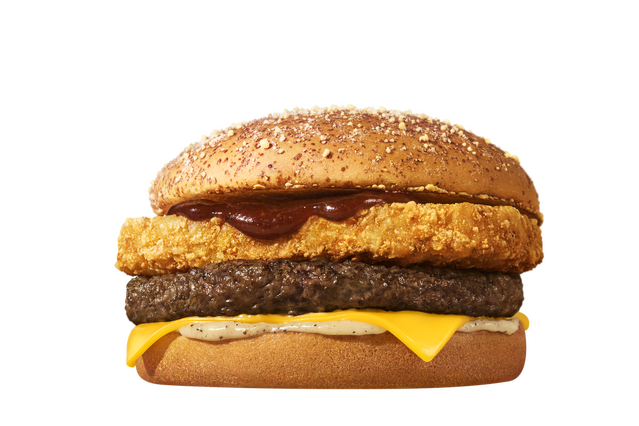 チーズソースとペッパーが食欲そそる！マクドナルド、肉厚ビーフにポテトパティを重ねた「ハワイアンバーガー」が新登場！ 画像