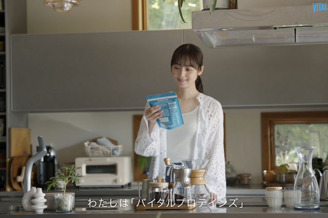 佐々木希、コラーゲンブランドのアンバサダーに就任！自然体な笑顔を捉えた映像にも注目 画像