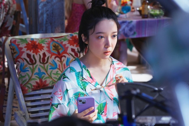 上白石萌音が南米リゾートで“未確認生物”に遭遇！海外eSIMアプリの新CMに出演 画像