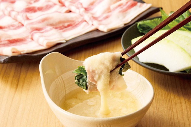 極み“とろろ”で楽しむ！夏野菜と厳選五種の旨みだしの『山形恵み豚しゃぶ』食べ放題が本日開始 画像