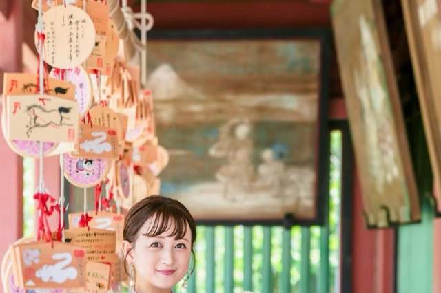 小松彩夏、“母”になって迎えた初めての誕生日を報告！お宮参りでの親子2ショット披露 画像