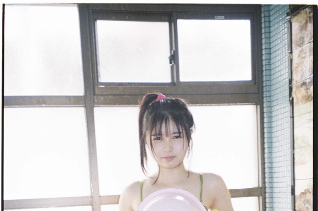 頓知気さきな、昭和レトロな温泉で圧倒的美少女感！待望のフォトスタイルブックが発売決定 画像