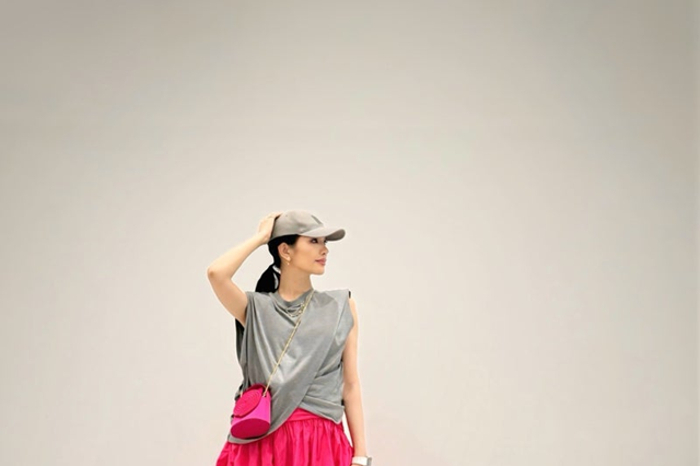 アンミカ、“大好きな色”の夏私服コーデを披露！ファンも共感「色合わせ最高」 画像