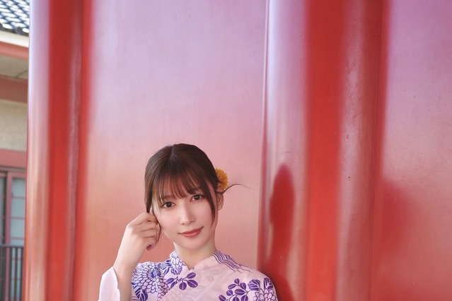 雪平莉左、神社での“浴衣美人ショット”にファン「似合い過ぎる」「浴衣姿最強すぎ！」 画像