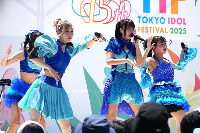 【TIF2025】ambitious、ブルーの衣装&シャボン玉噴射ライブで会場をヒートアップ！ 画像