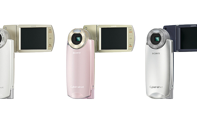 ソニー、2.5型の回転液晶で自分撮りや動画撮影も可能な「サイバーショット DSC-M2」 画像