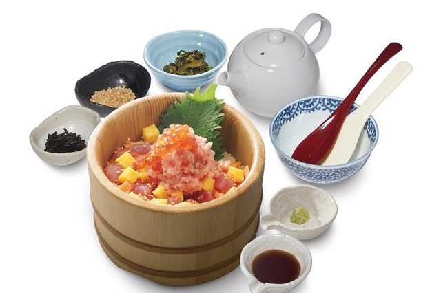 締めはだし茶漬けに！おひつごはん四六時中、“まぐろたたき”と“いくら”の「海鮮おひつごはん」が登場 画像
