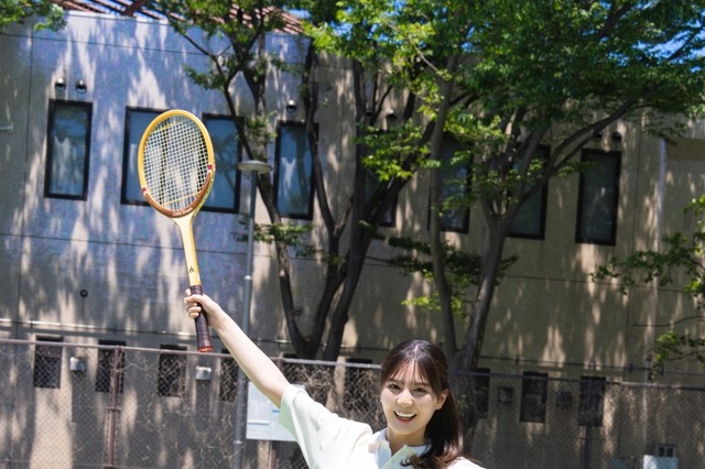 日向坂46・小坂菜緒、3年ぶりにB.L.T.表紙ソロ登場!“こさかなと遊ぼう!”テーマで大はしゃぎ 画像