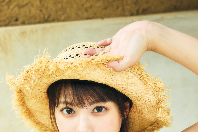 “特撮美女”宮崎あみさ、3年ぶり水着グラビアで美バスト披露！『FLASH』表紙に登場 画像