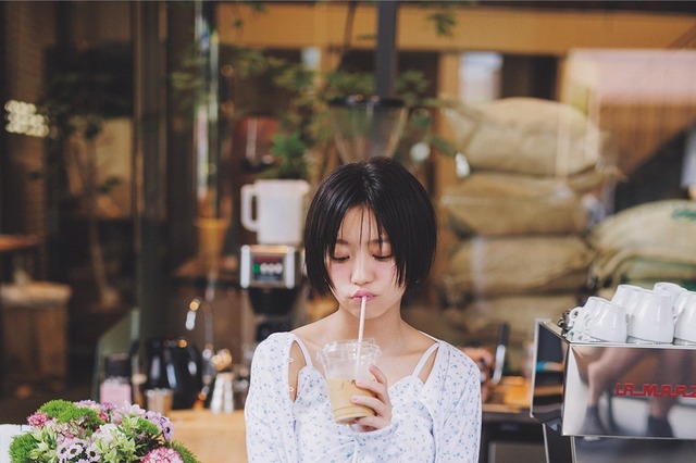 大原優乃、ミニワンピを大胆に着こなし! 画像