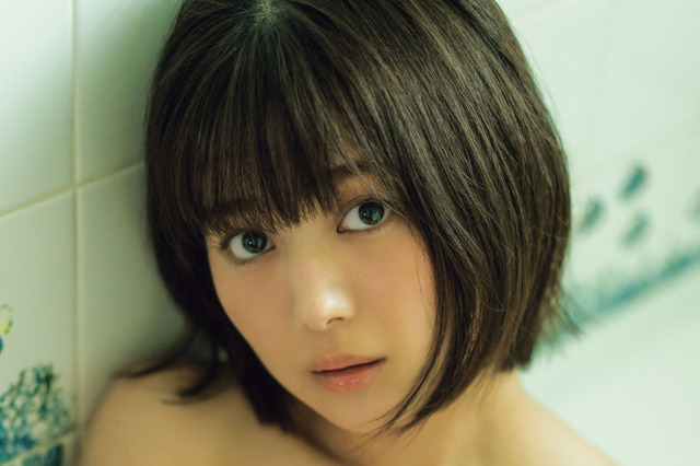 元SKE48・北野瑠華、水着姿で美谷間見せ！『グラぱらっ！』コラボ写真集表紙が公開 画像