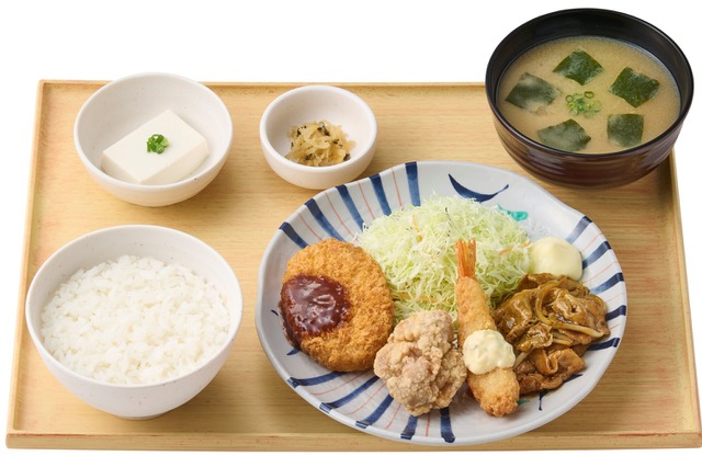 やよい軒、人気おかず4品を一度に堪能！「やよい合い盛り定食」19日より890円で販売 画像