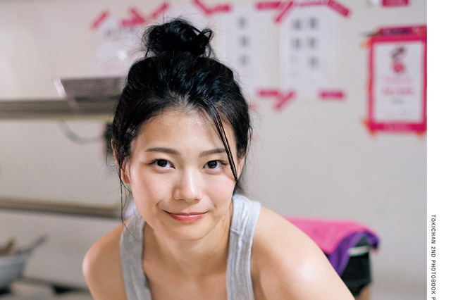 人気インフルエンサー・ときちゃん、ラフなタンクトップから美乳チラ見せ！ 画像
