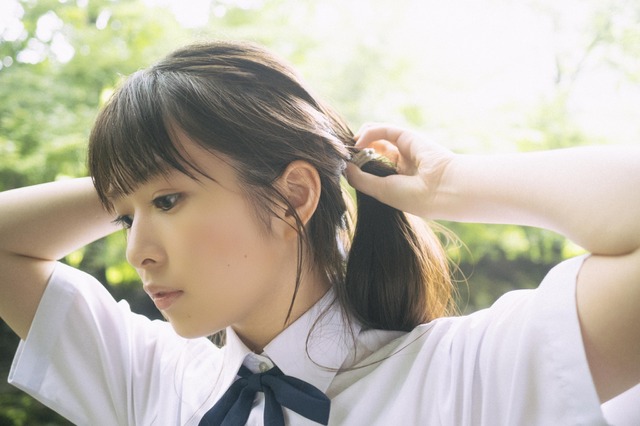 乃木坂46・小川彩、“美少女感”あるれる制服ショット！『B.L.T. SUMMER CANDY』表紙カット公開 画像