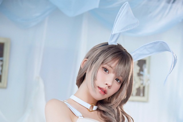 えなこ、“バニーの日”にセクシー白バニーコス披露！ 画像