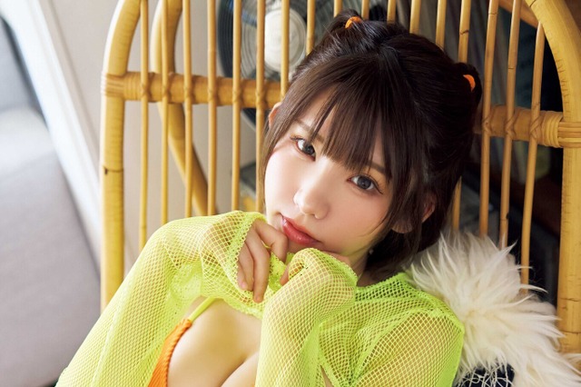 えなこ、可愛すぎる“シースルー萌え袖”水着姿を披露！ 画像