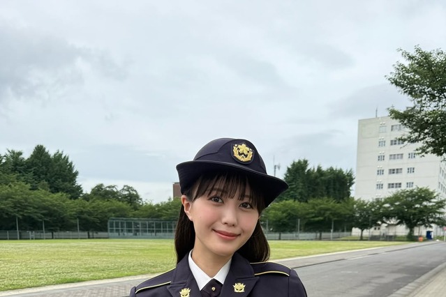 榎本ゆいな、陸上自衛隊の制服姿が可愛すぎる！レアな迷彩服ショットも 画像