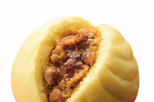 ファミマ「極旨 黒豚まん」に初のカレー味が登場！9日より全国で発売 画像