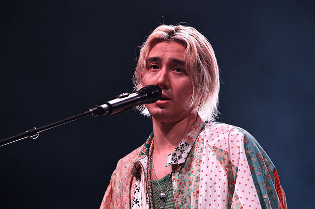 藤井風、奇抜な“ワンちゃん”衣装に黒柳徹子が大興奮！「私、この方に興味津々です」 画像