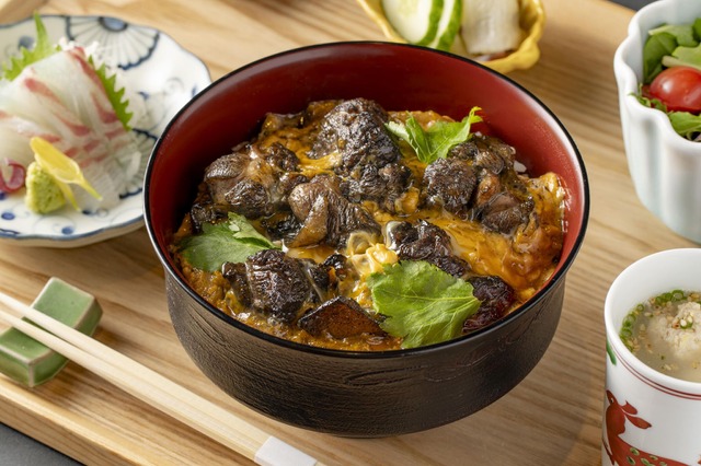 博多・天神で“名物親子丼”を堪能！炭火焼料理が楽しめる新店舗「いけすと炭と薪焼と」がオープン！ 画像