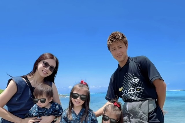 丸高愛実、沖縄・宮古島での家族旅行を満喫！1歳息子のプールデビューも 画像