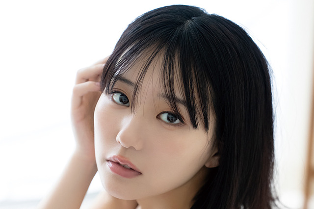 田中美久が表紙を飾る水着グラビアムック『BOMB Premium』が異例の増刷! 画像
