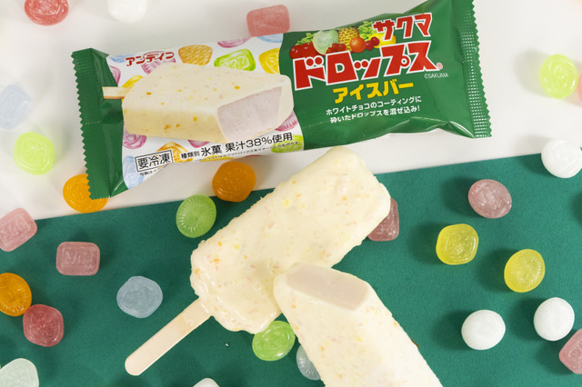 砕いたキャンディの新食感！ファミマ、「サクマドロップスアイスバー」30日より発売 画像