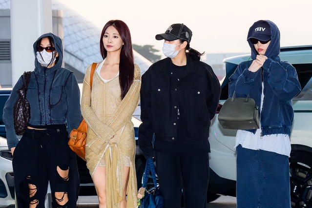 TWICE、個性光る空港ファッションで登場！ワールドツアー「THIS IS FOR」マカオ公演のため出国【空港写真】 画像