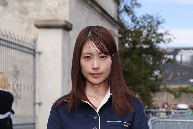 有村架純、プラダのファッションショーに出席!イタリア・ミラノでのカットが話題 画像