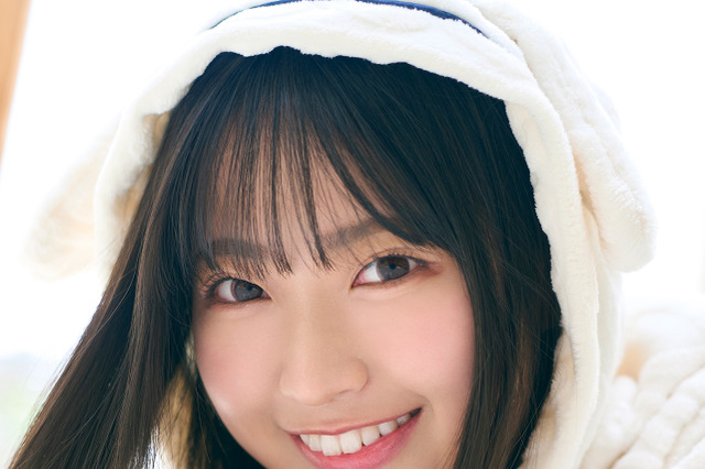 日向坂46・蔵盛妃那乃、耳付きフードの愛くるしいルームウェア姿！撮り下ろし写真が公開 画像