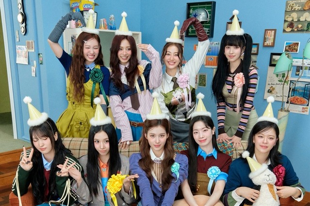 TWICE、“デビュー10周年”を祝うパーティームード全開！スペシャルALコンセプトフォト公開 画像