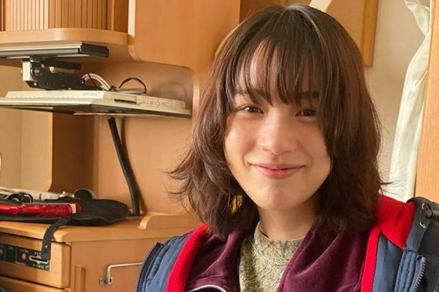 のん、主演ドラマ『MISS KING』オフショを初披露!「早くも飛鳥のファンになりそう」と話題に 画像