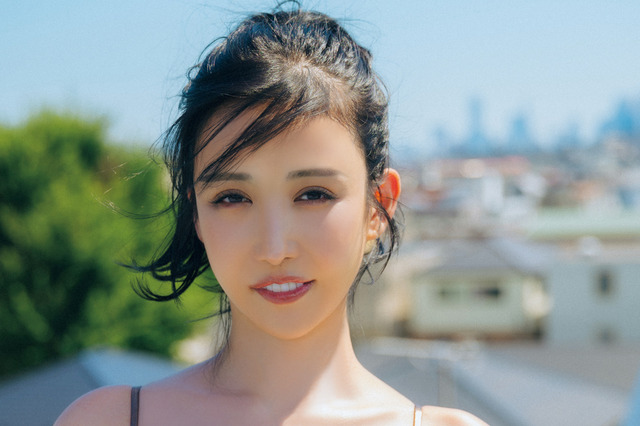 レースクイーン・蒼山怜がグラビア初挑戦！174cm×Hカップの美プロポーションを披露 画像