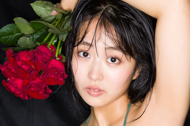 福井梨莉華、初カレンダーブックを発売決定！花をテーマに“豊満ボディ”披露 画像