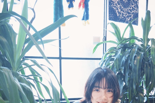 のん、自然体のカフェオフショを公開！ファン「癒される」 画像