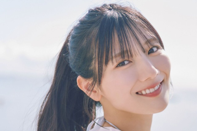日向坂46・河田陽菜、ポニーテールできらめく笑顔！2nd写真集表紙カットが公開 画像