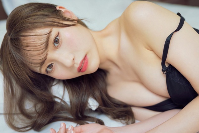 元NGT48・川越紗彩、肩紐をずらしたランジェリーショット！1st写真集より本人セレクトカットが公開 画像