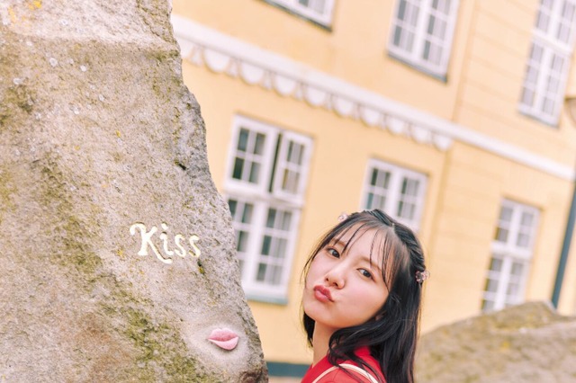 日向坂46・河田陽菜、2nd写真集よりキュートな“キス顔”ショット公開！ 画像