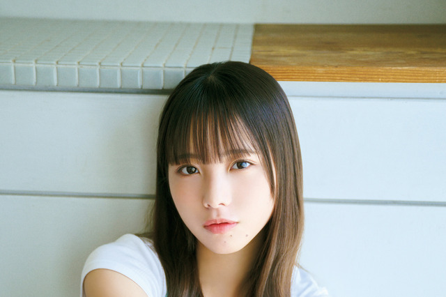 日向坂46・下田衣珠季、18歳らしいフレッシュな魅力！シンプルワンピで『FLASH』に登場 画像