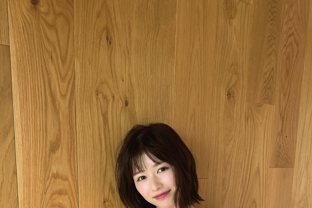 冴木柚葉、“彼女感”あふれるキュートな水着姿！グラビアムックオフショを公開 画像