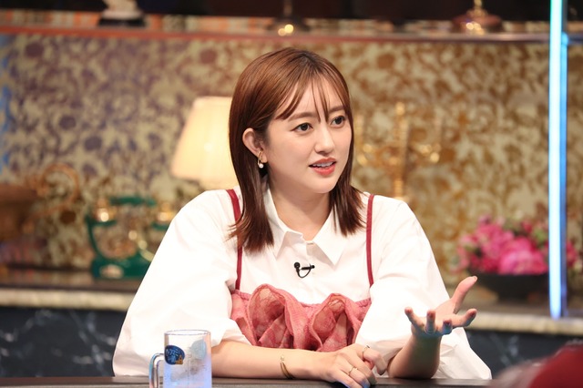 菊地亜美、父が退職後に“俳優デビュー”していた「突然エキストラ事務所に…」 画像