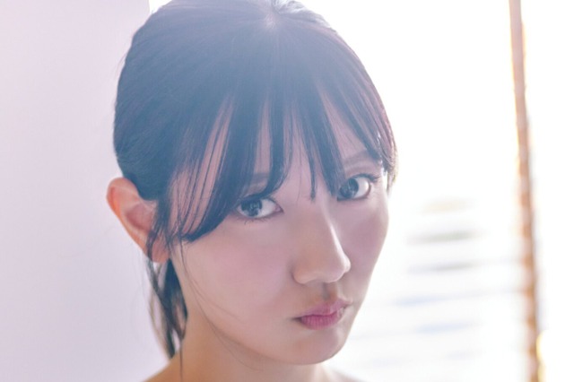 日向坂46・河田陽菜、大人びたランジェリー姿を披露!“照れ隠し”表情の2nd写真集カット公開 画像