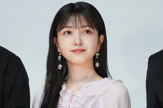 乃木坂46・久保史緒里、警察官制服姿を披露！地元・宮城県のニセ警察詐欺防止を呼びかけ 画像